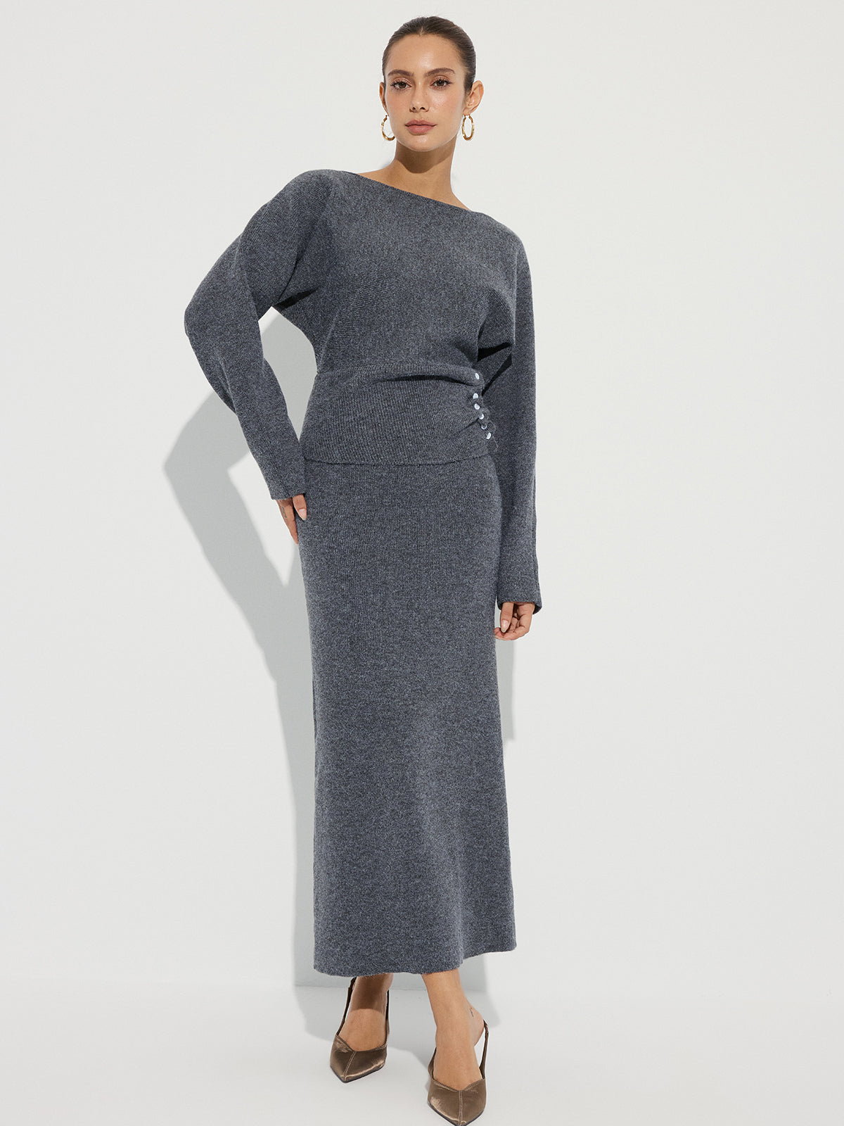 Strick-Top mit Knopfdetails und Maxirock-Set
