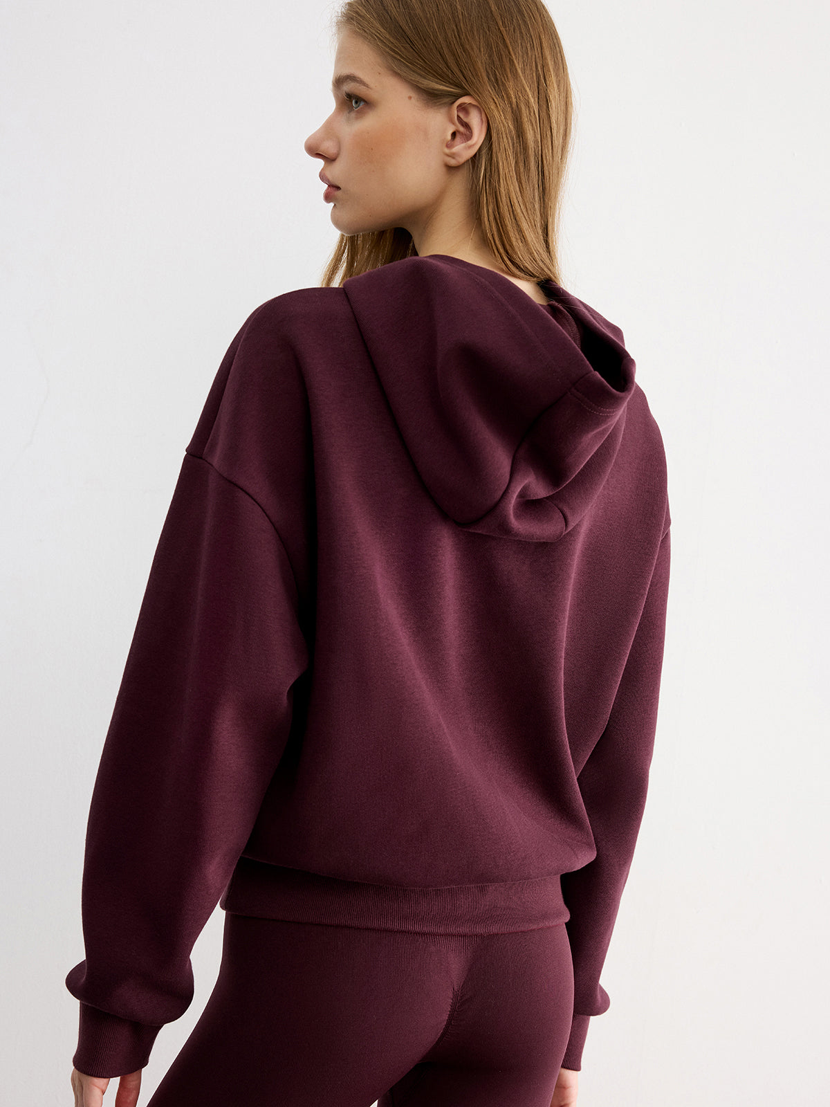 Kapuzenpullover mit aufgesticktem Schriftzug