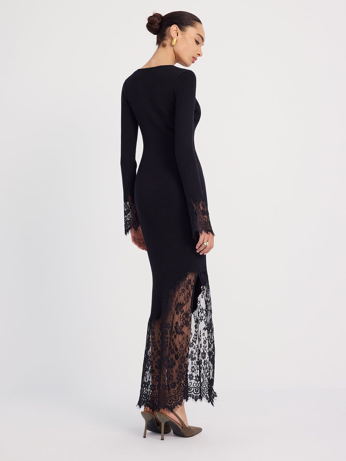Geripptes Midikleid mit Spitzenbesatz