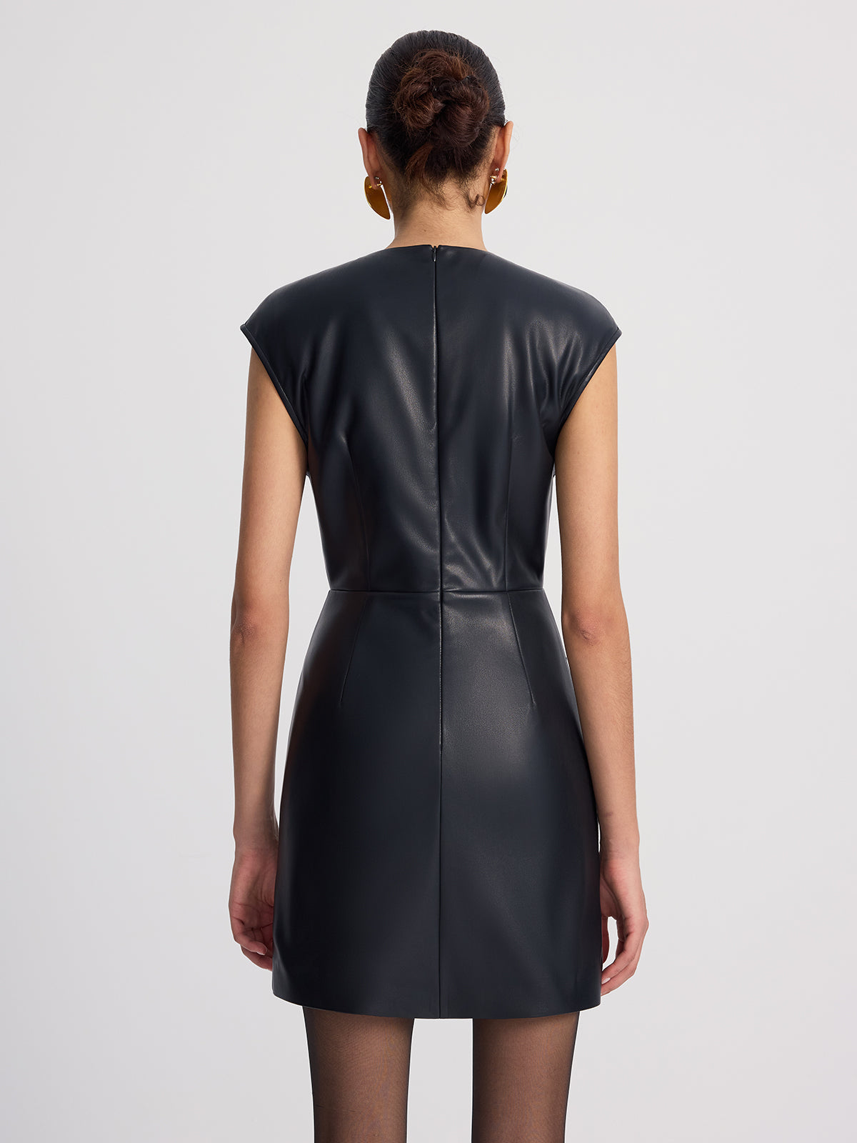 Mini-robe ceinturée en similicuir