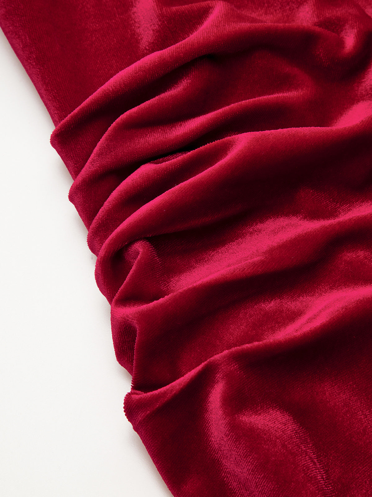 Robe sans manches froncée en velours à col montant