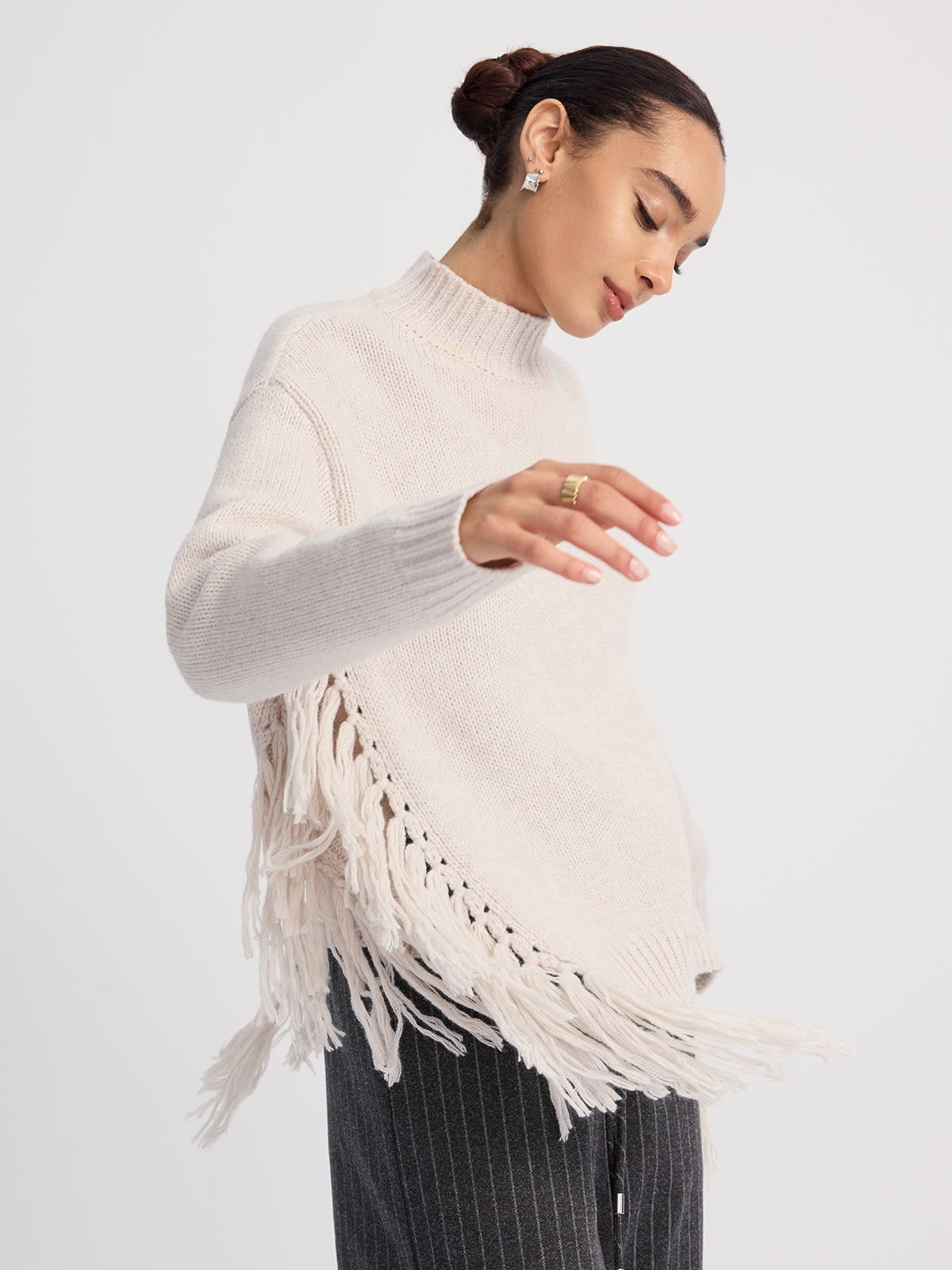 Pull oversize à col montant et franges