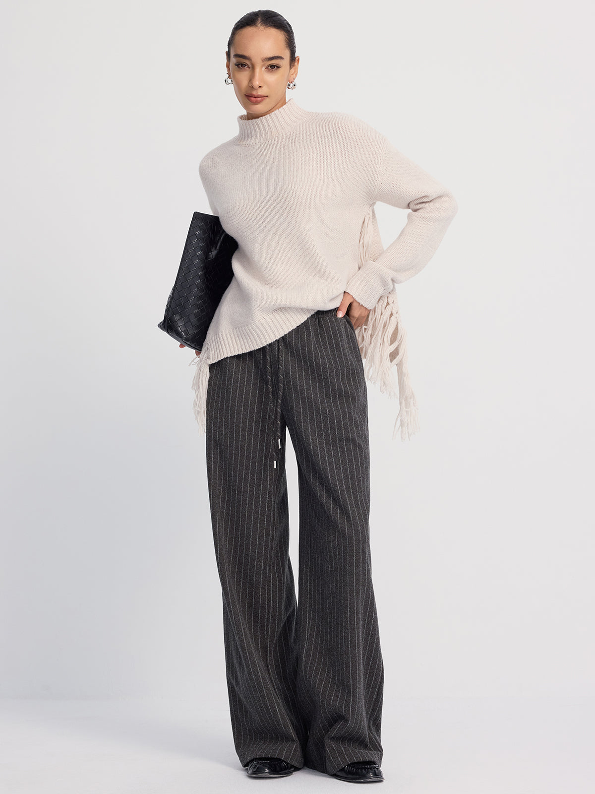 Nadelstreifen-Hose aus Wollmix mit weitem Bein