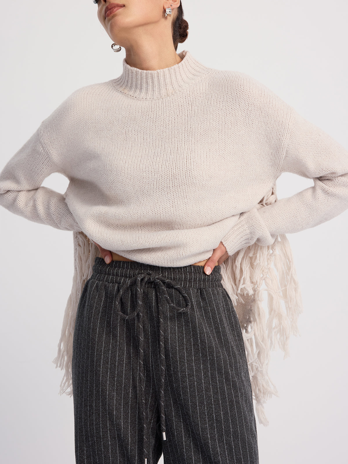 Nadelstreifen-Hose aus Wollmix mit weitem Bein