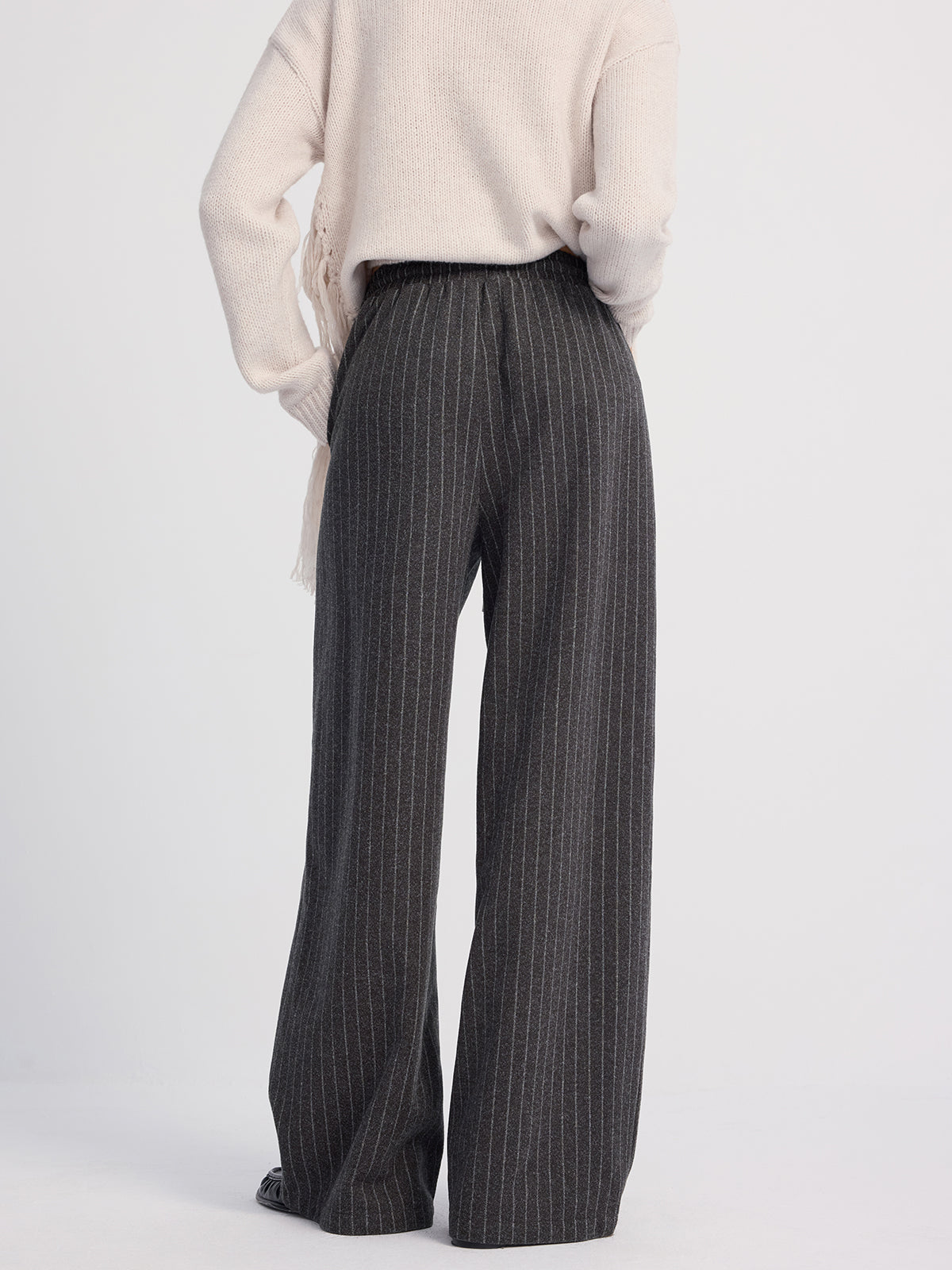 Nadelstreifen-Hose aus Wollmix mit weitem Bein