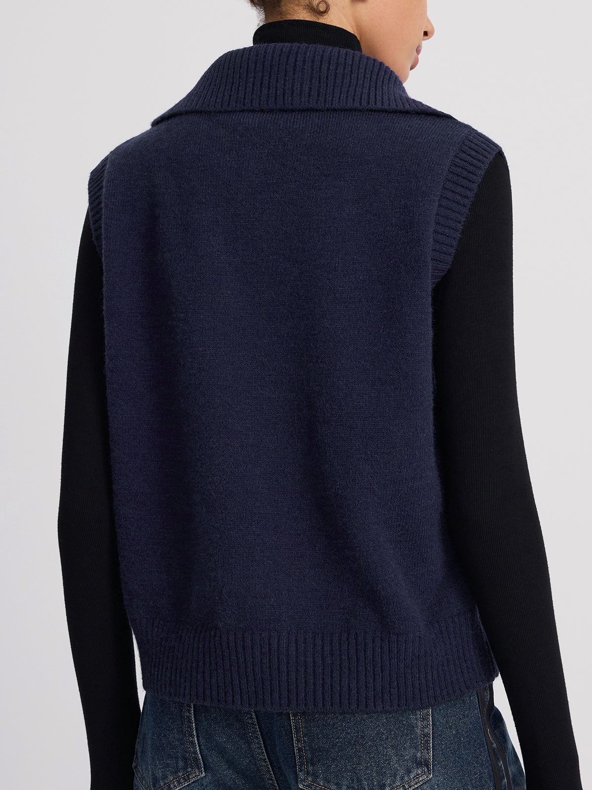 Gilet en maille à col et détails boutonnés