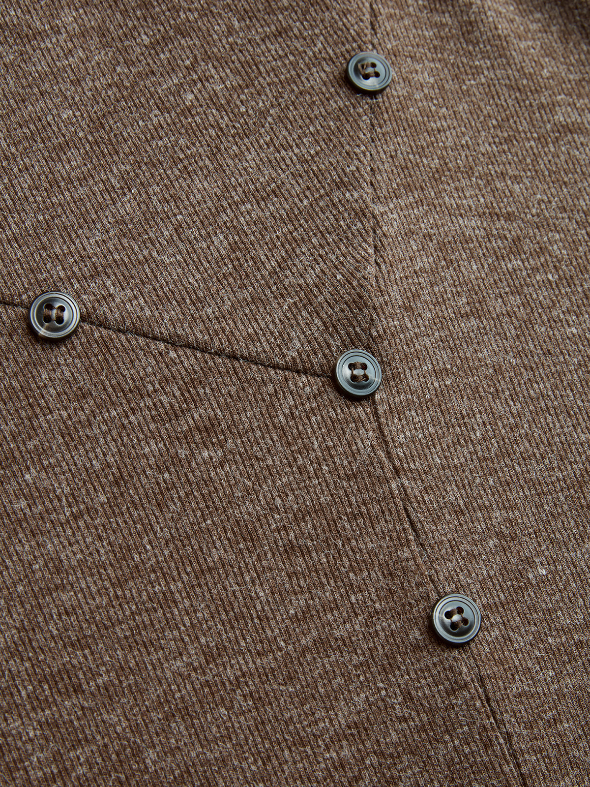 Asymmetrisches Kleid mit Knopfdetails
