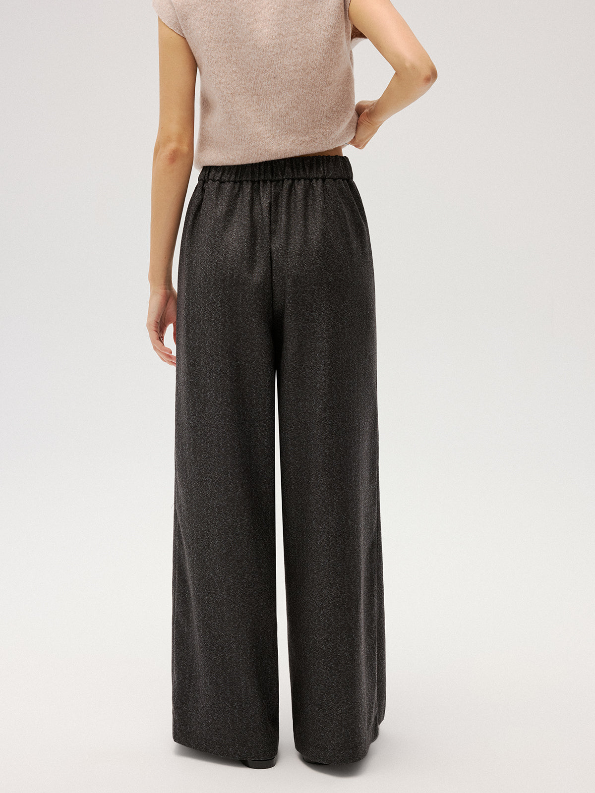 Elastische Hose mit weitem Bein und Falten