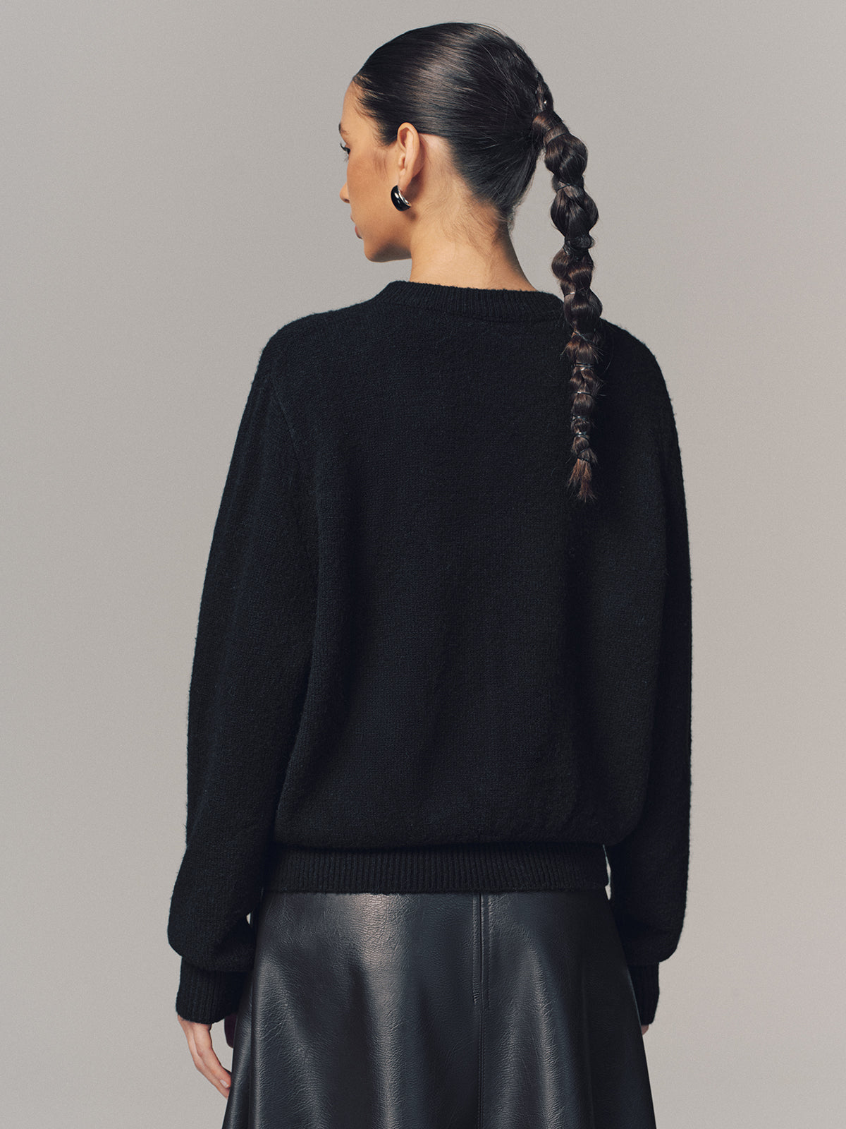 Pullover mit Blumenapplikation und Rundhalsausschnitt