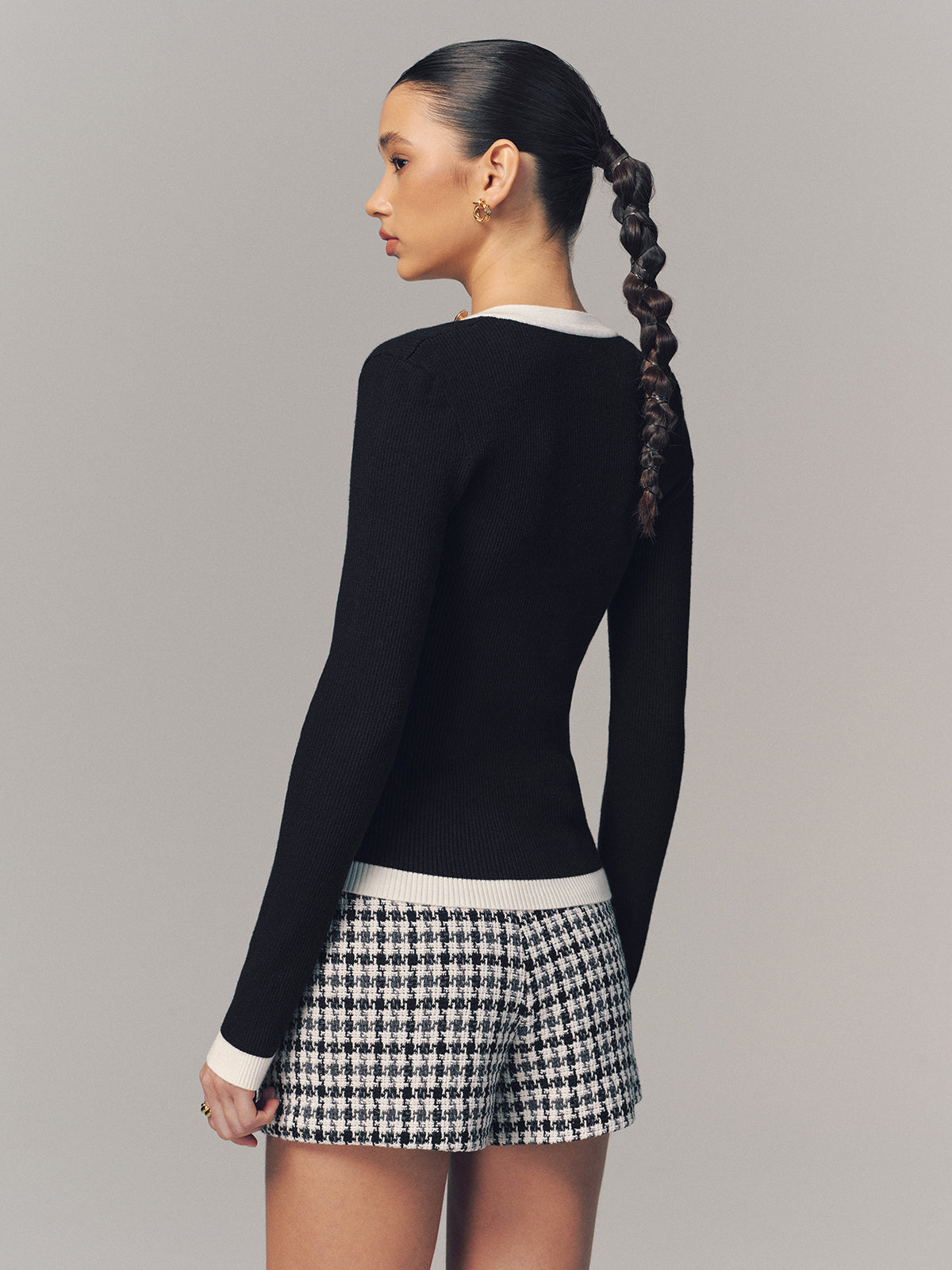 Gerippter Pullover mit eckigem Ausschnitt und Kontrastbesatz