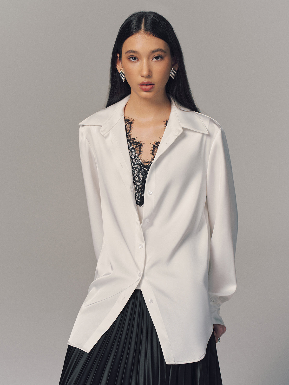 Chemise 2 en 1 en satin et dentelle contrastante
