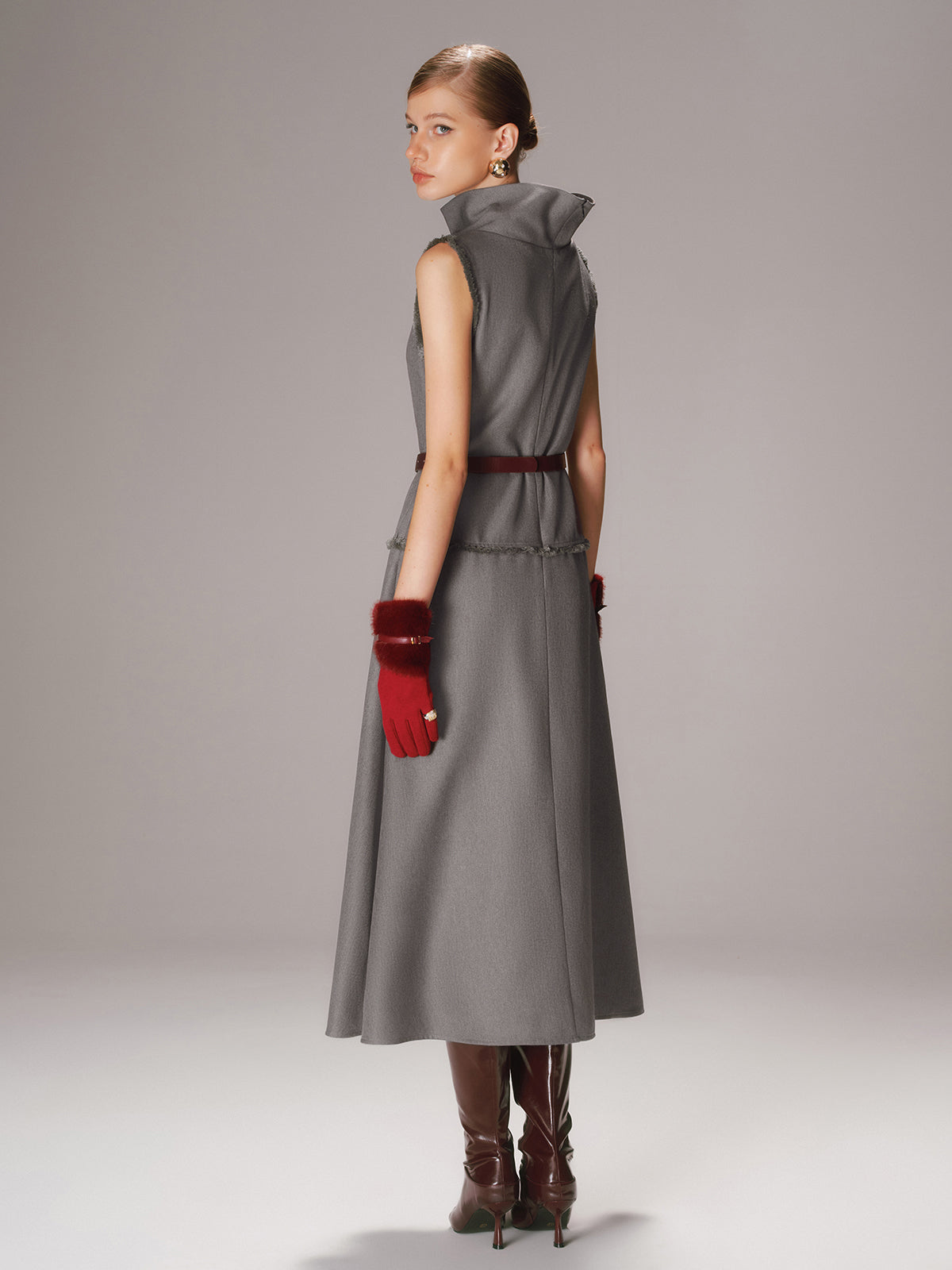 Robe longue sans manches à col roulé et ceinture
