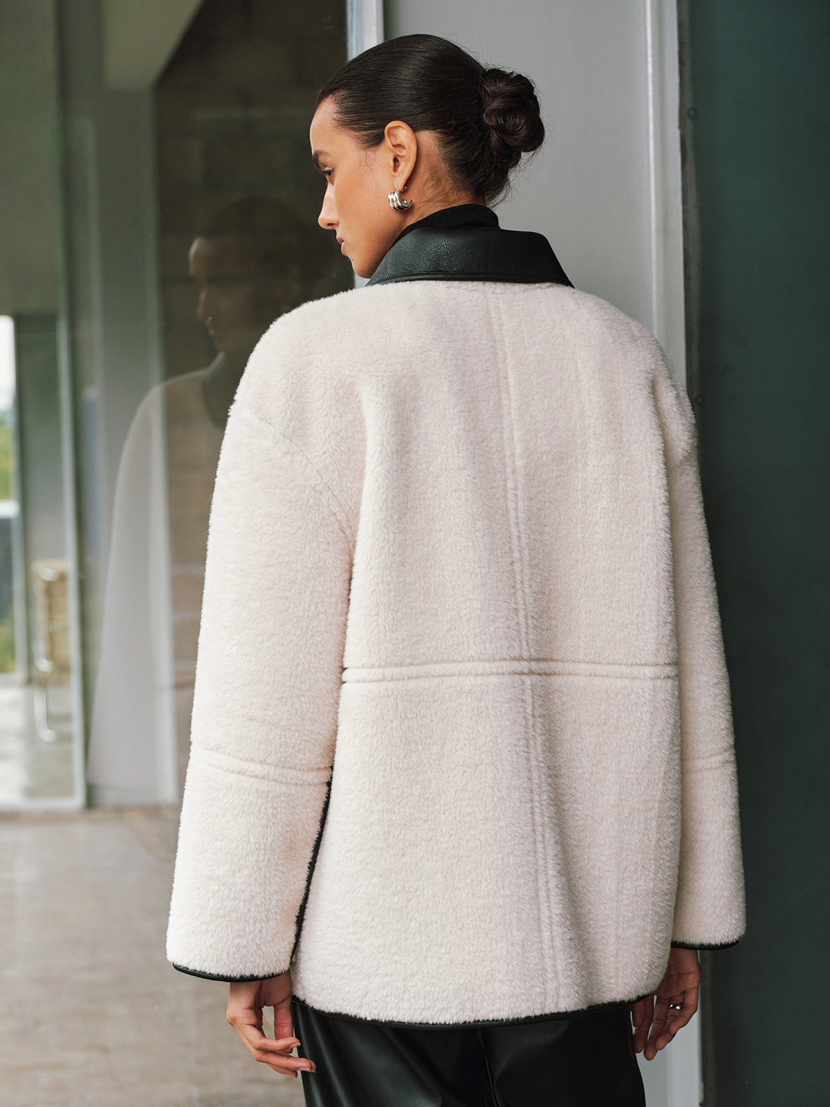 Veste réversible en imitation cuir et peau lainée