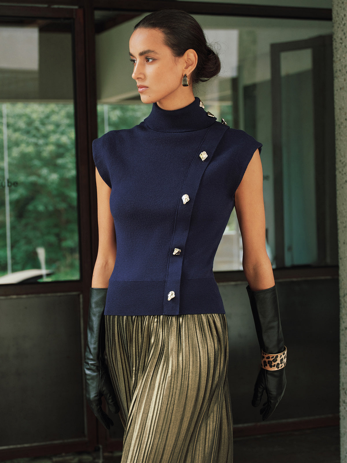 Gilet en maille sans manches à col roulé et détails métalliques