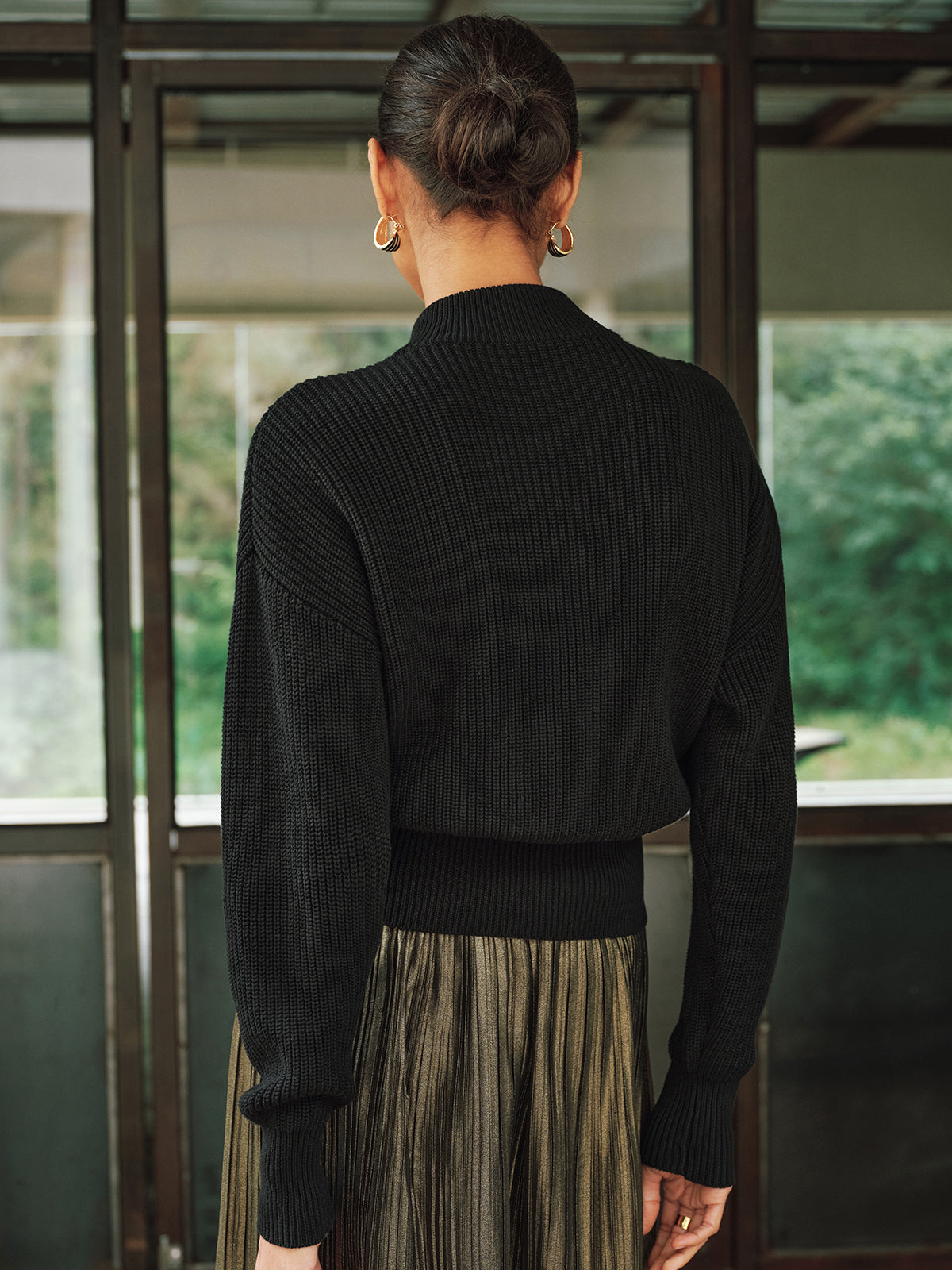 Chandail en tricot côtelé avec boutons métalliques