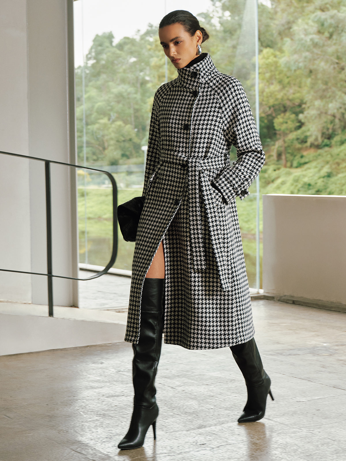 Long Trench-Coat Ceinturé en Tweed Pied-de-Poule