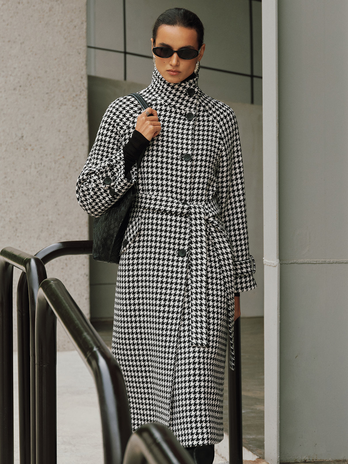 Long Trench-Coat Ceinturé en Tweed Pied-de-Poule