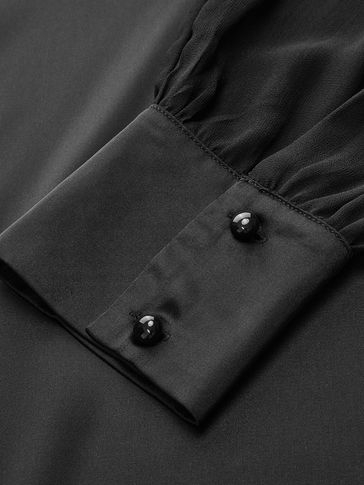 Satinbluse mit Schleife und transparenten Ärmeln