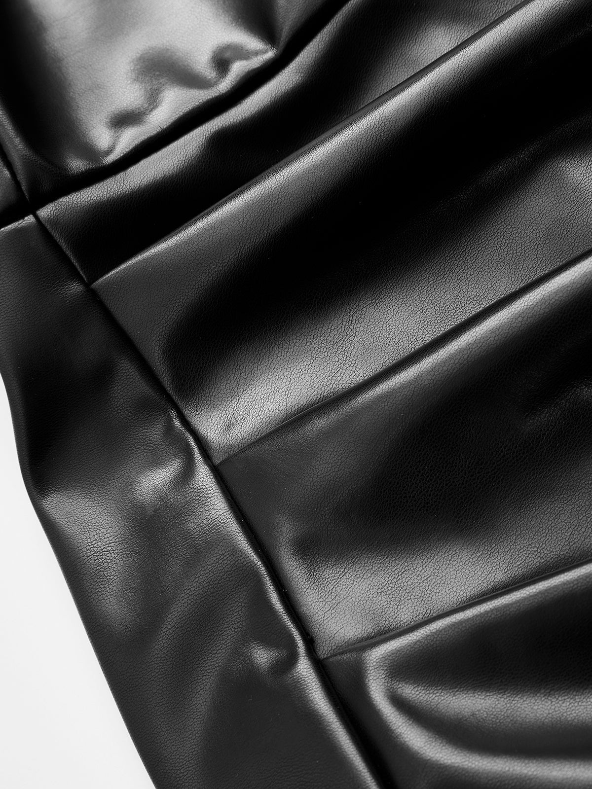 Plissiertes Cami-Midikleid aus Kunstleder