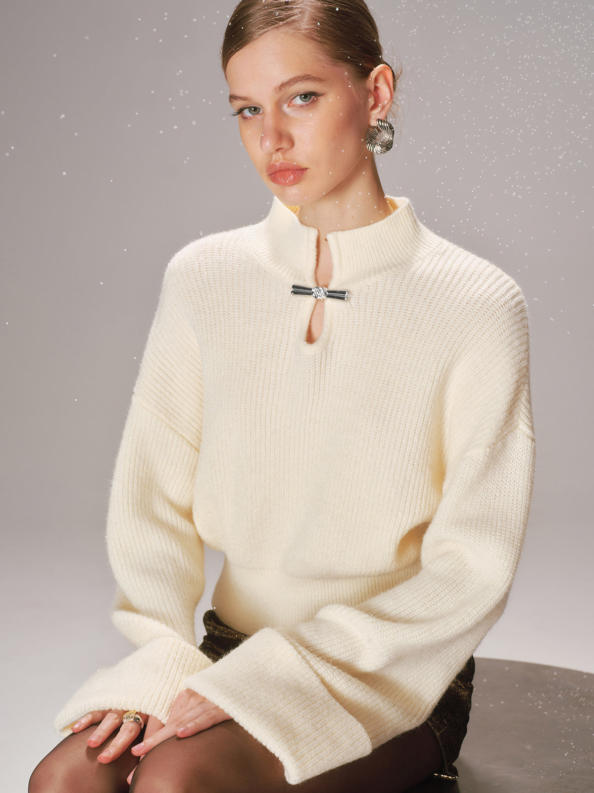 Pullover mit Metallknoten-Detail und Bündchenärmeln
