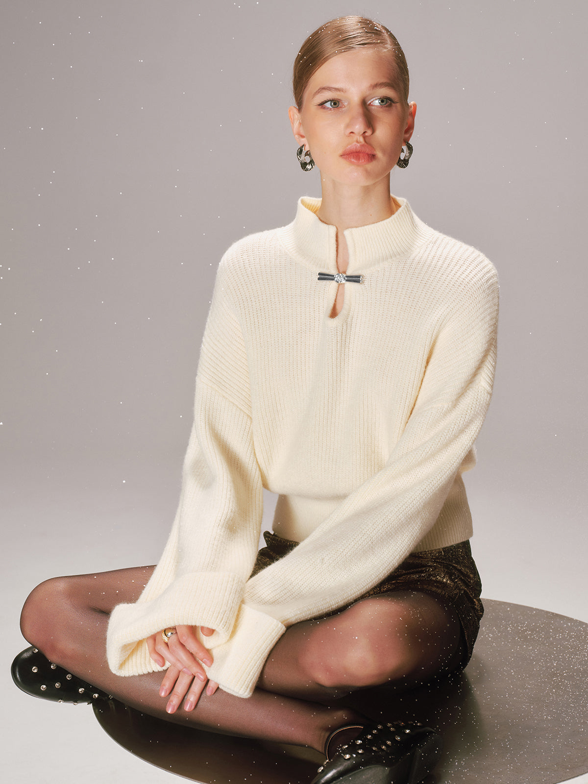 Pullover mit Metallknoten-Detail und Bündchenärmeln