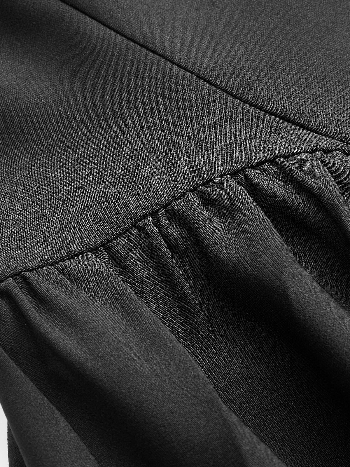 Ärmelloses Maxikleid mit Schlüssellochausschnitt und weiter ausgestelltem Rock