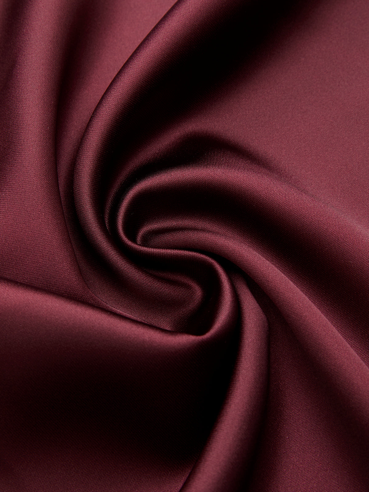 Satin-Midirock mit asymmetrischem Saum