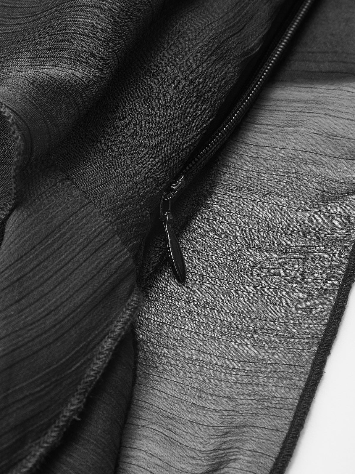 Asymmetrischer Midirock mit mehreren Lagen aus transparentem Stoff