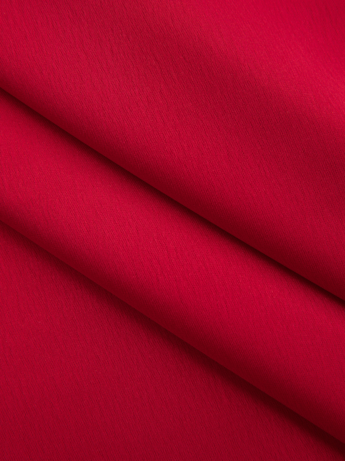 Bluse aus Satin mit Schleifenkragen, Knopfleiste vorne und langen Ärmeln