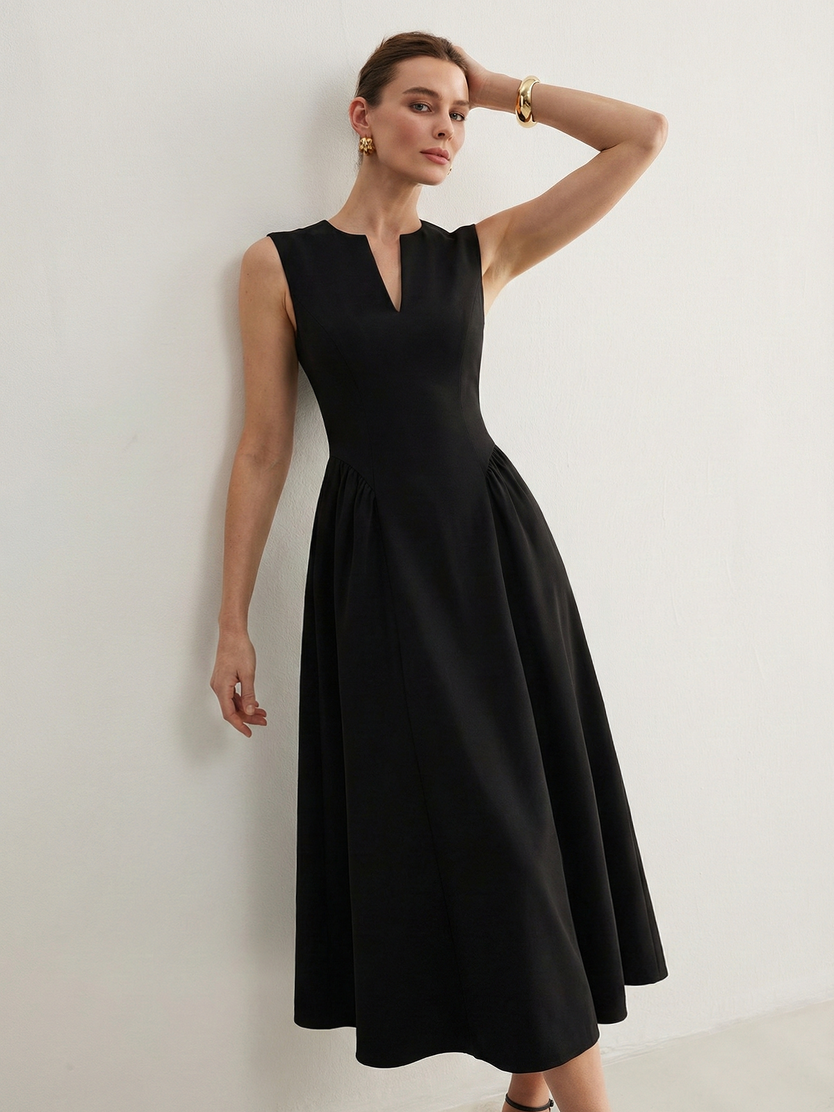 Keyhole Neckline Sleeveless Large-Flare Maxi Dress