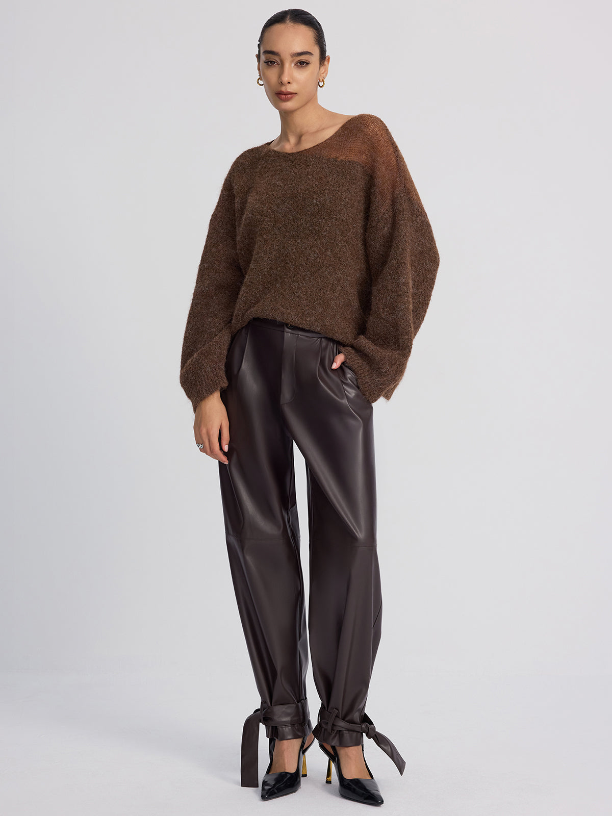 Pantalon fuselé en similicuir à nouer aux chevilles