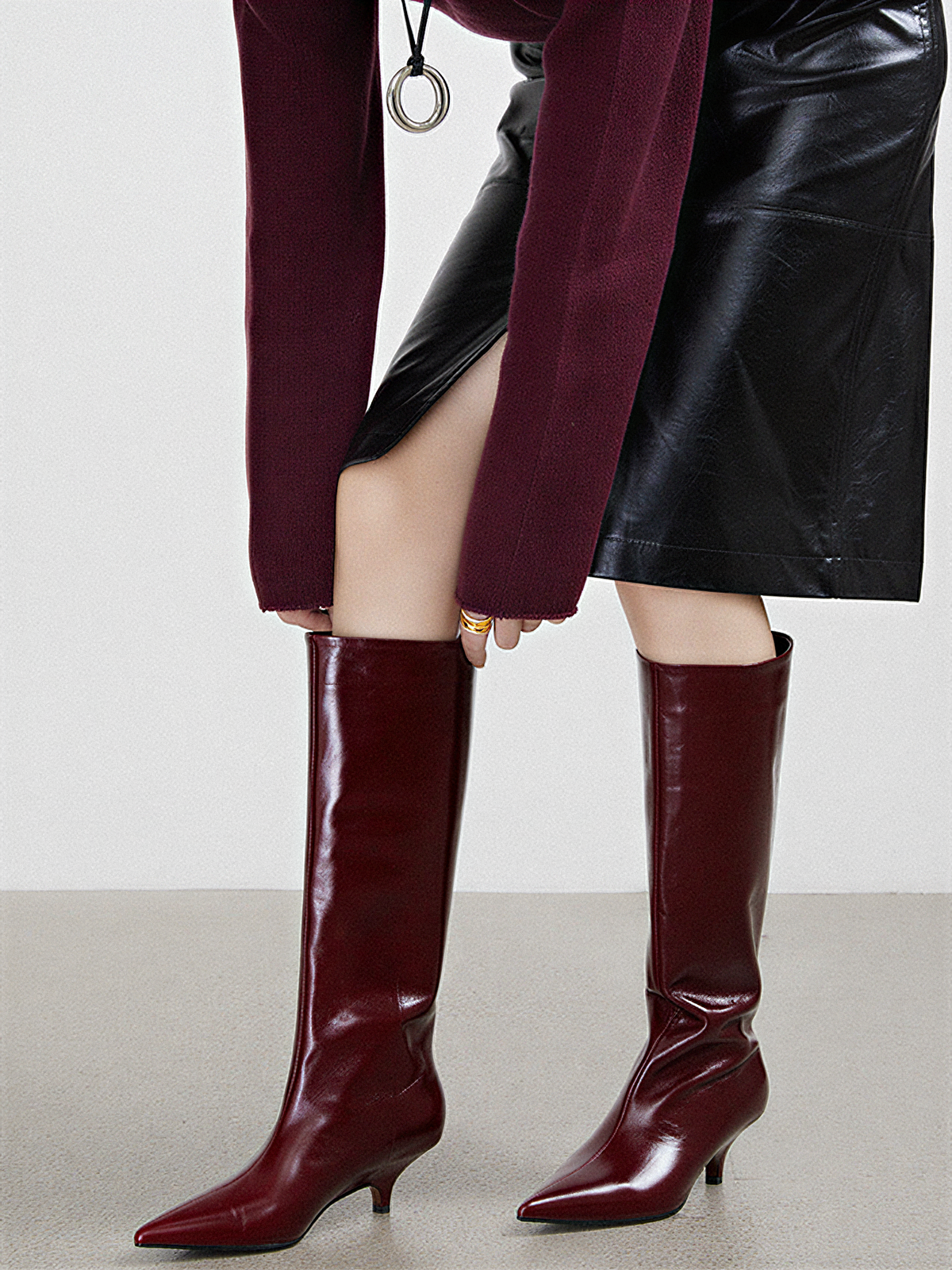 Spitze kniehohe Stiefel