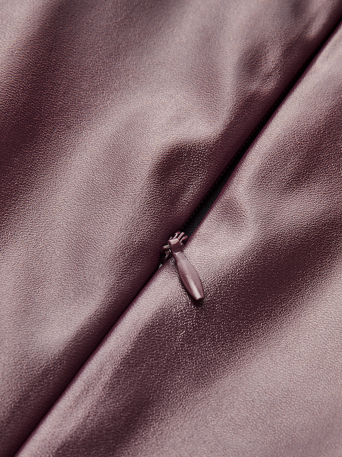 Mini-robe sans manches en similicuir à volants étagés