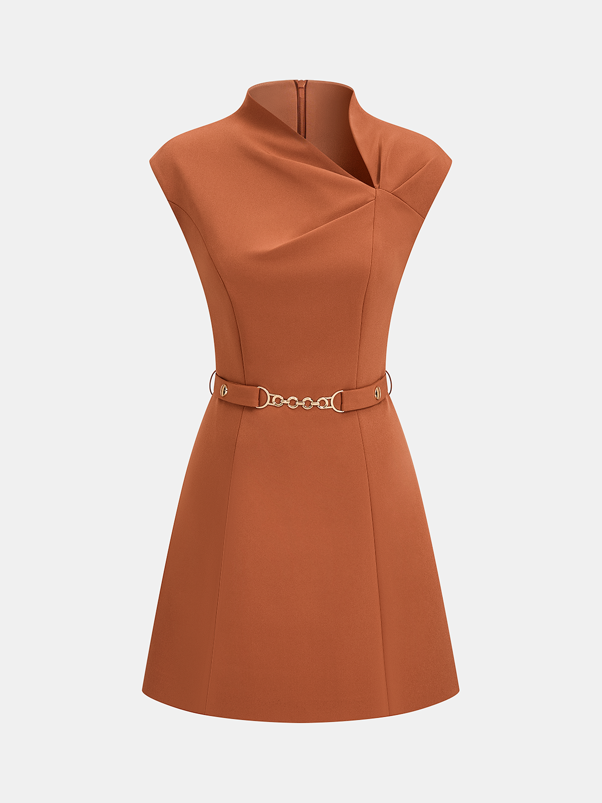Mini-robe sans manches à encolure asymétrique et ceinture