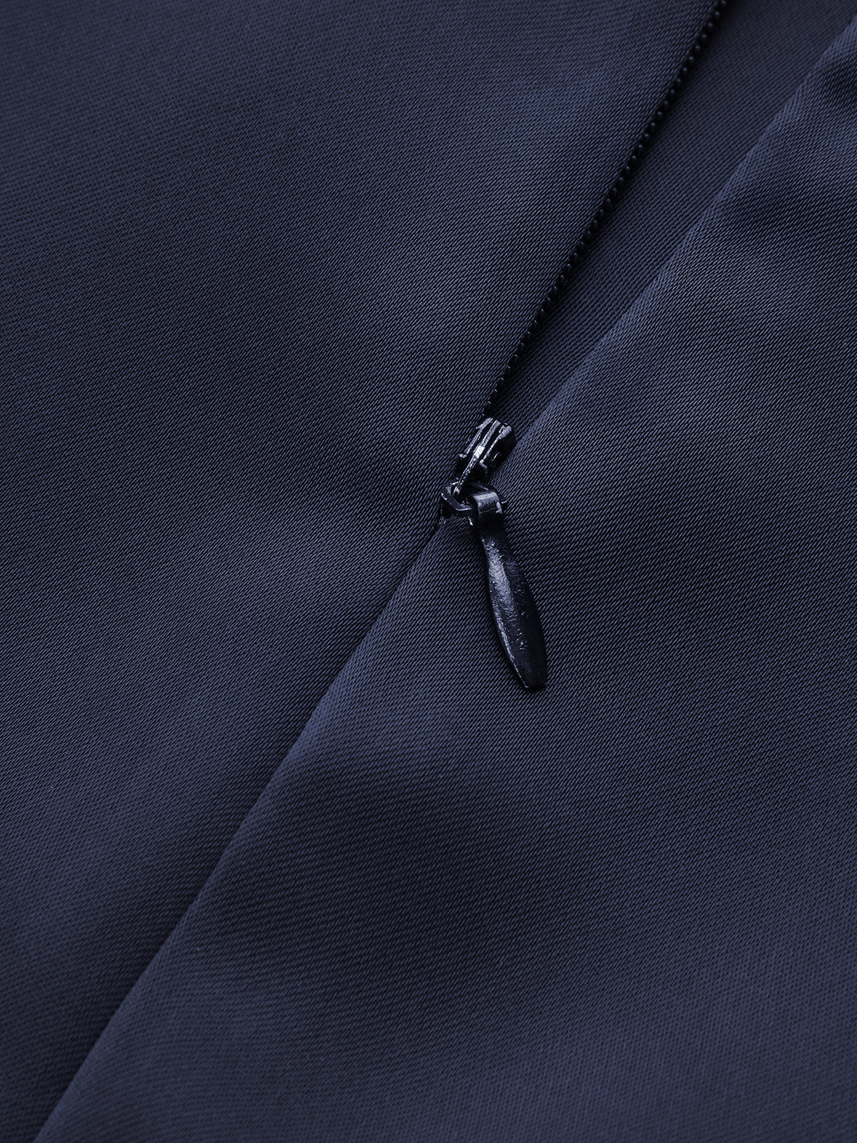 Mini-robe asymétrique en satin portefeuille
