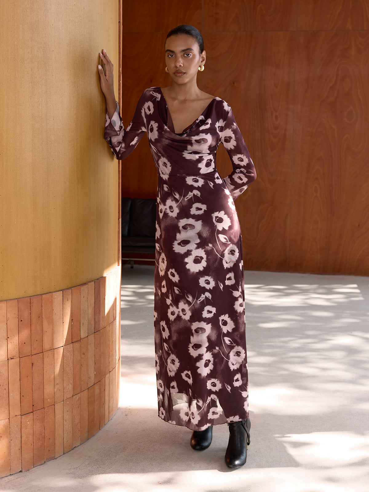 Robe longue à col bénitier en maille imprimée florale