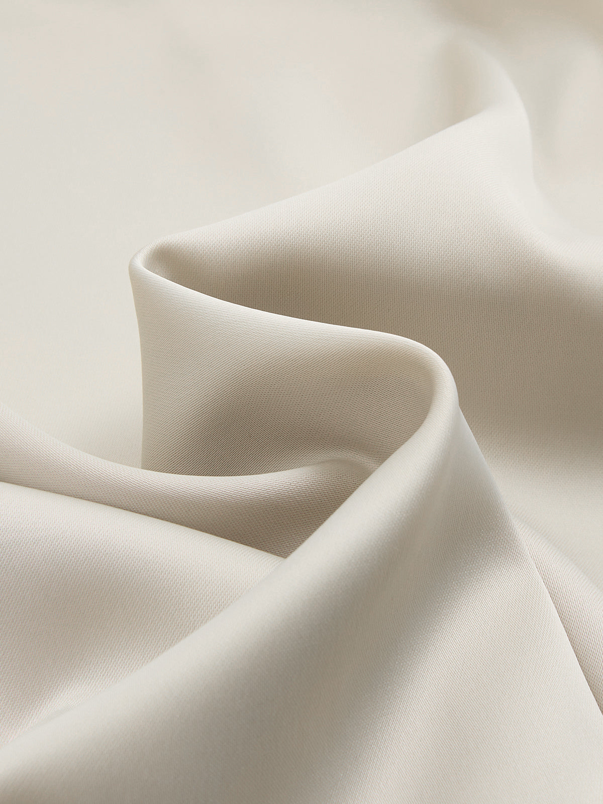 Satin-Set aus asymmetrischem, gerafftem Top und Midirock