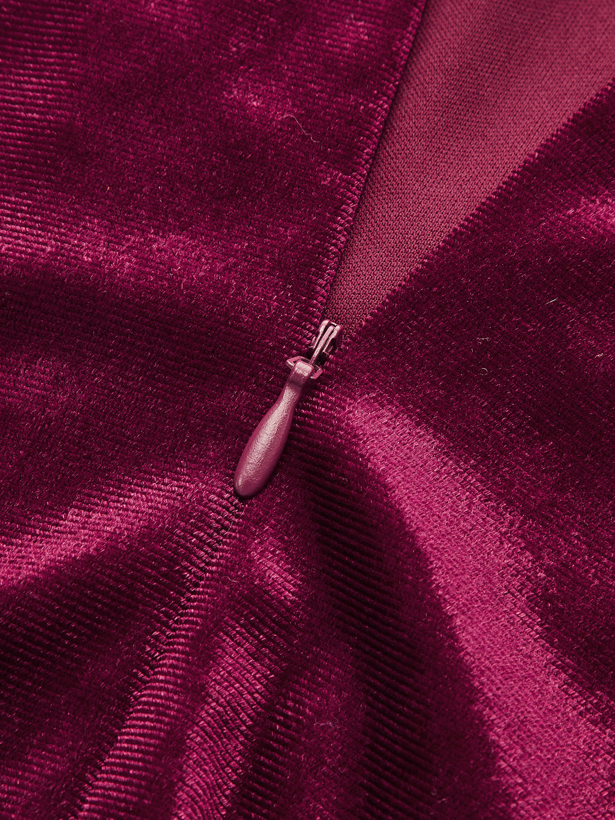 Robe longue en velours sans manches à col montant et fente latérale