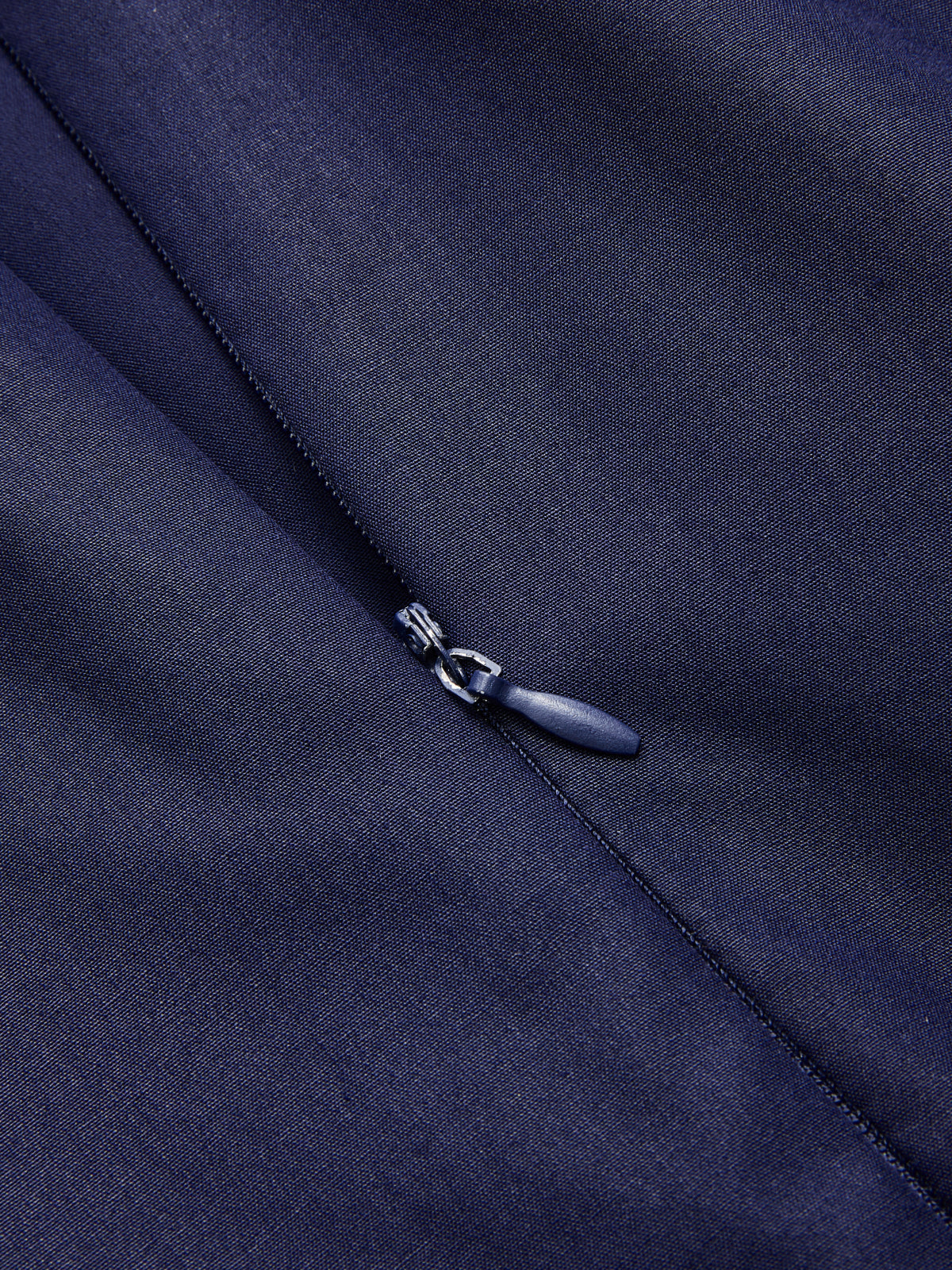 Maxikleid ohne Ärmel mit Bindekragen und Gürtel