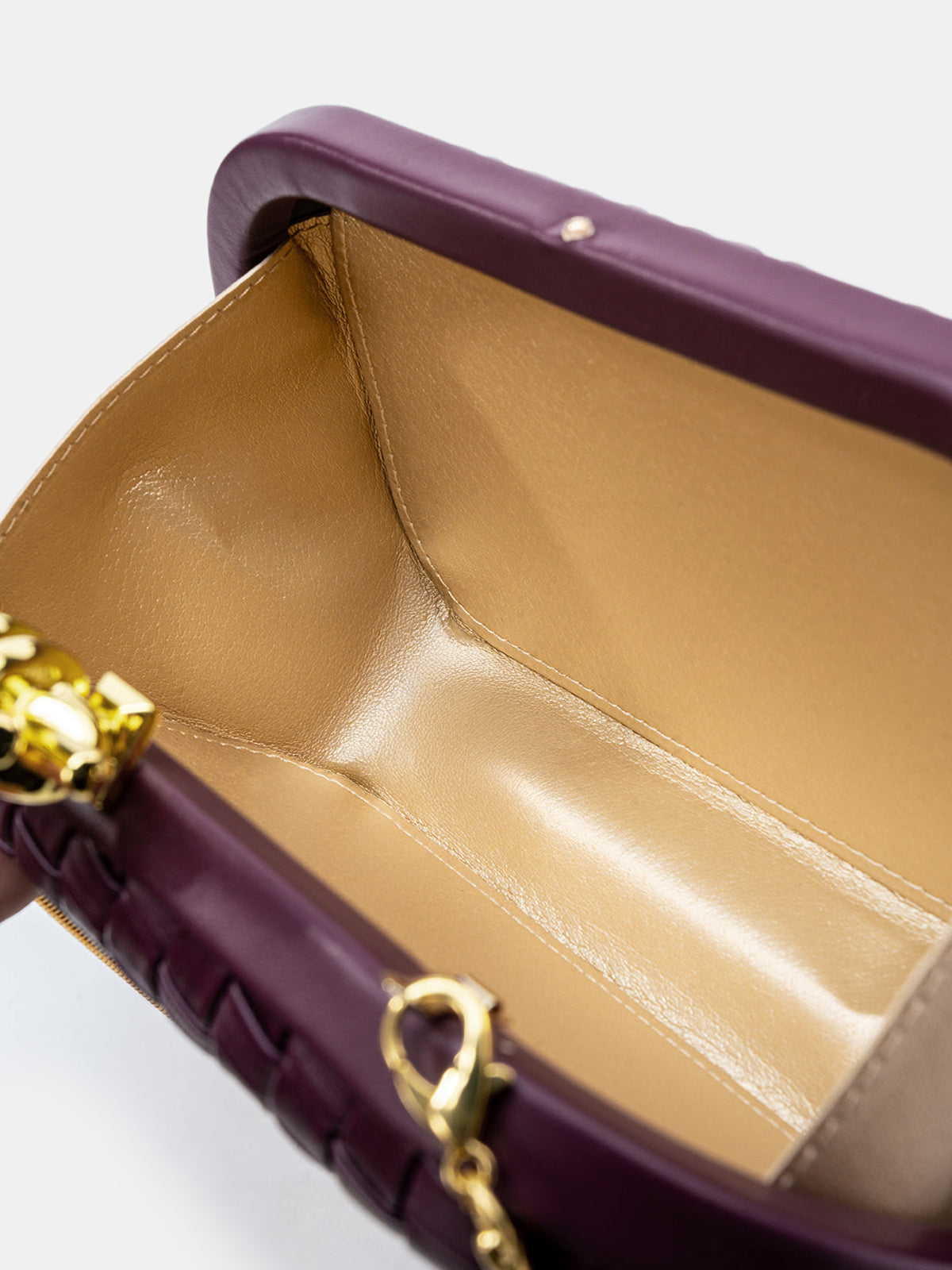 Knot Closure Woven Clutch Bag