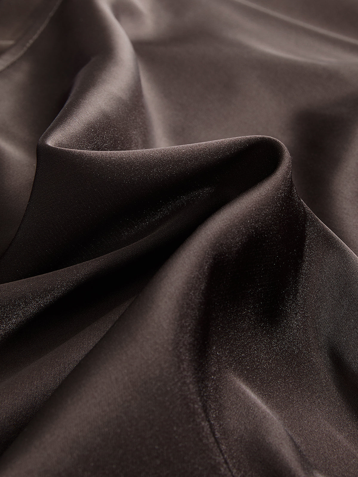 Set aus Satin-Oberteil mit Raffung in der Taille und Rock mit Spitzenbesatz