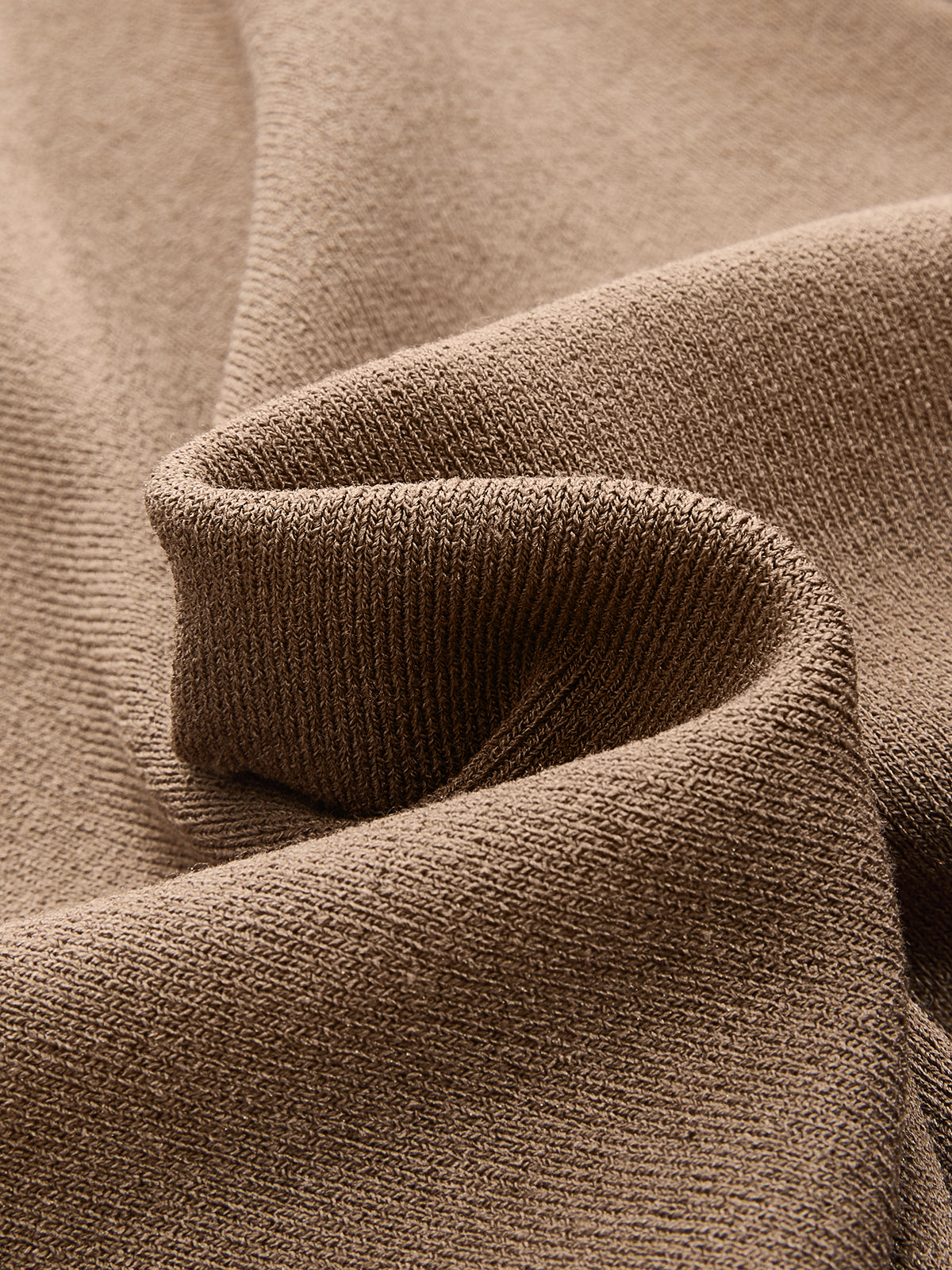 Stricktop mit asymmetrischem Ausschnitt und Metallschnalle