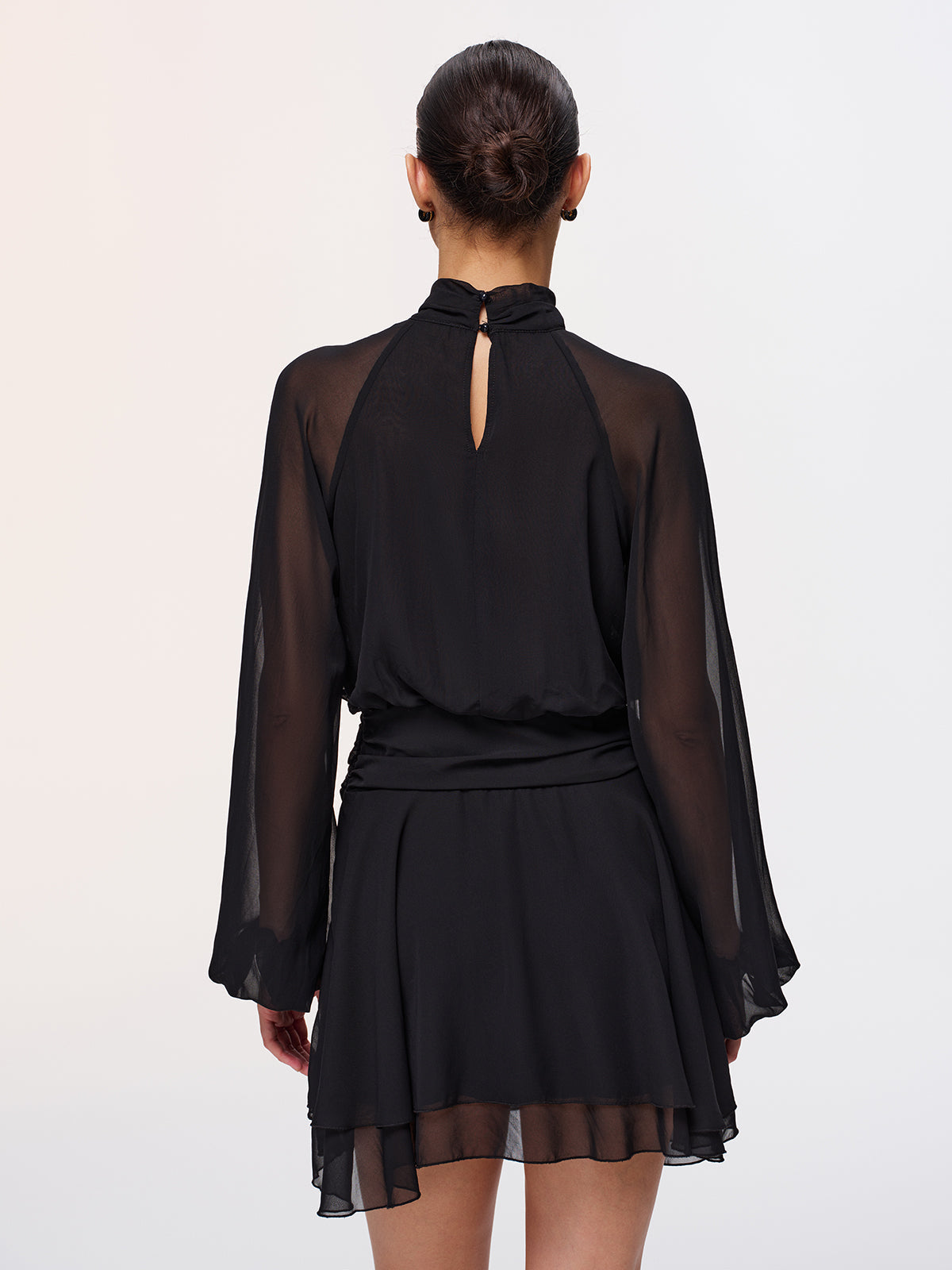 Mini-Chiffonkleid mit Metall-Detail und halbtransparenter Optik
