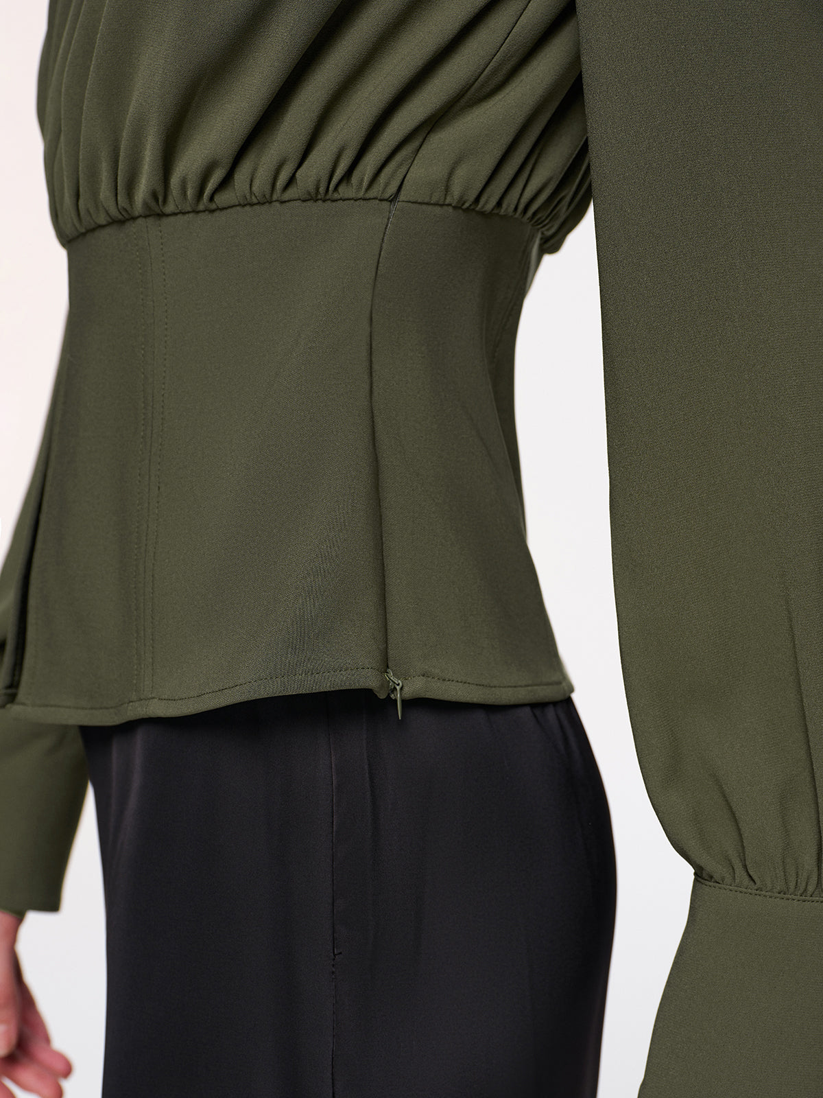 Peplum-Bluse mit Schlüssellochausschnitt
