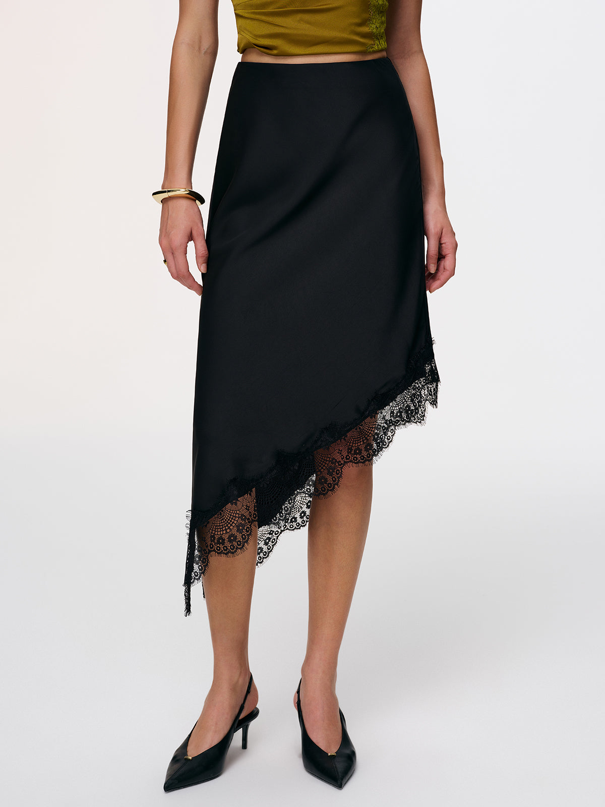 Satin-Midi-Rock mit asymmetrischer Spitze