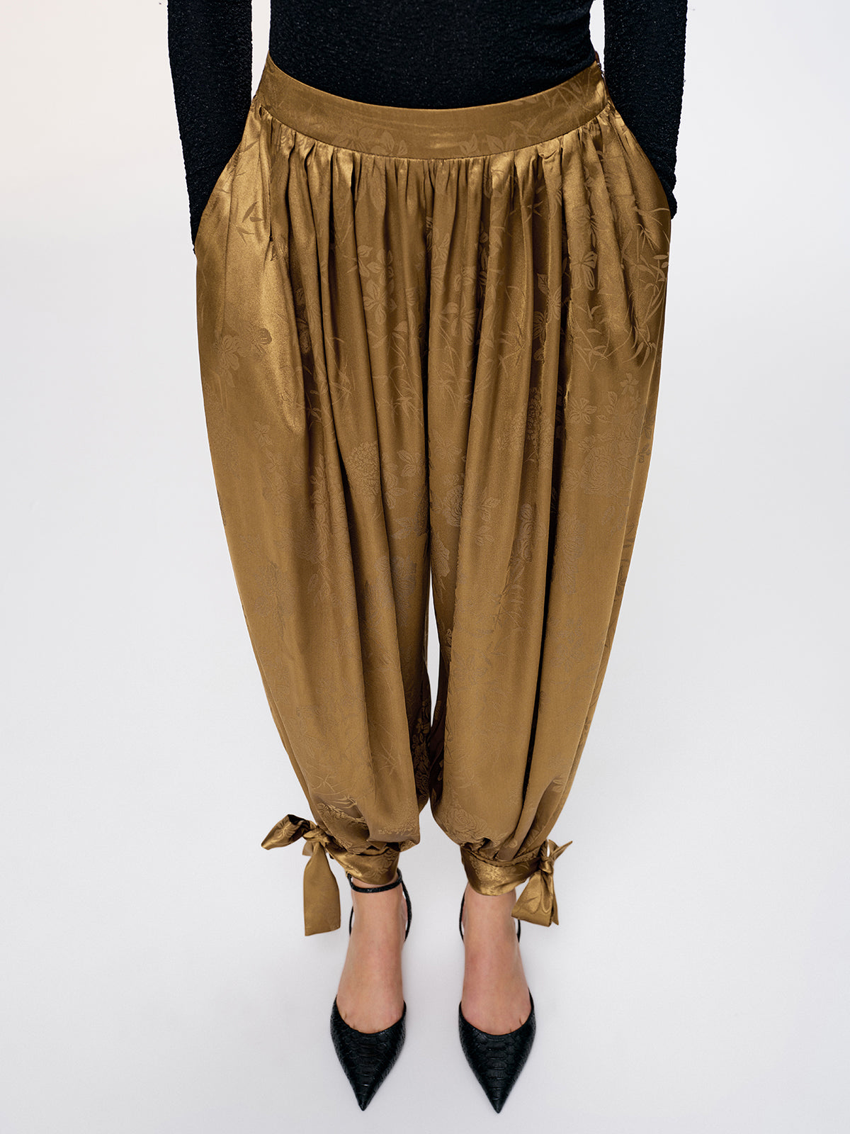 Pantalon Sarouel en Brocart Satiné à Revers aux Chevilles