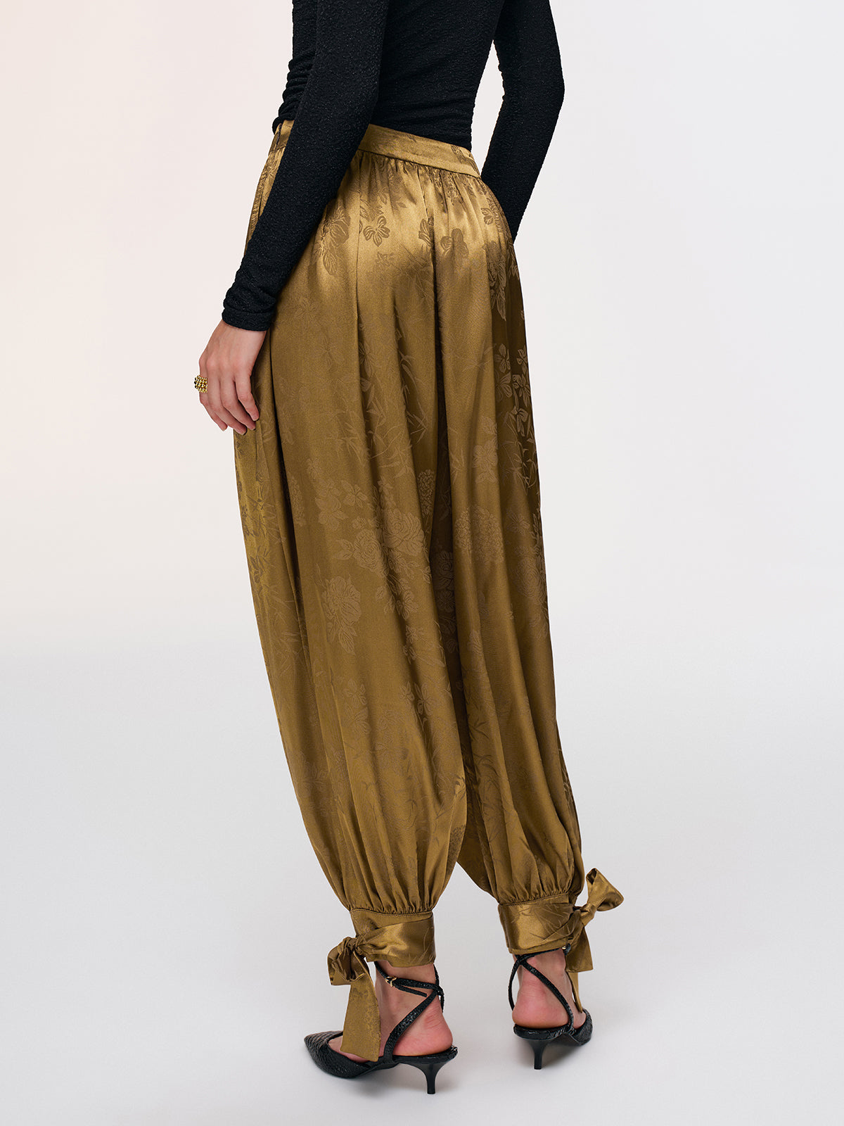 Pantalon Sarouel en Brocart Satiné à Revers aux Chevilles