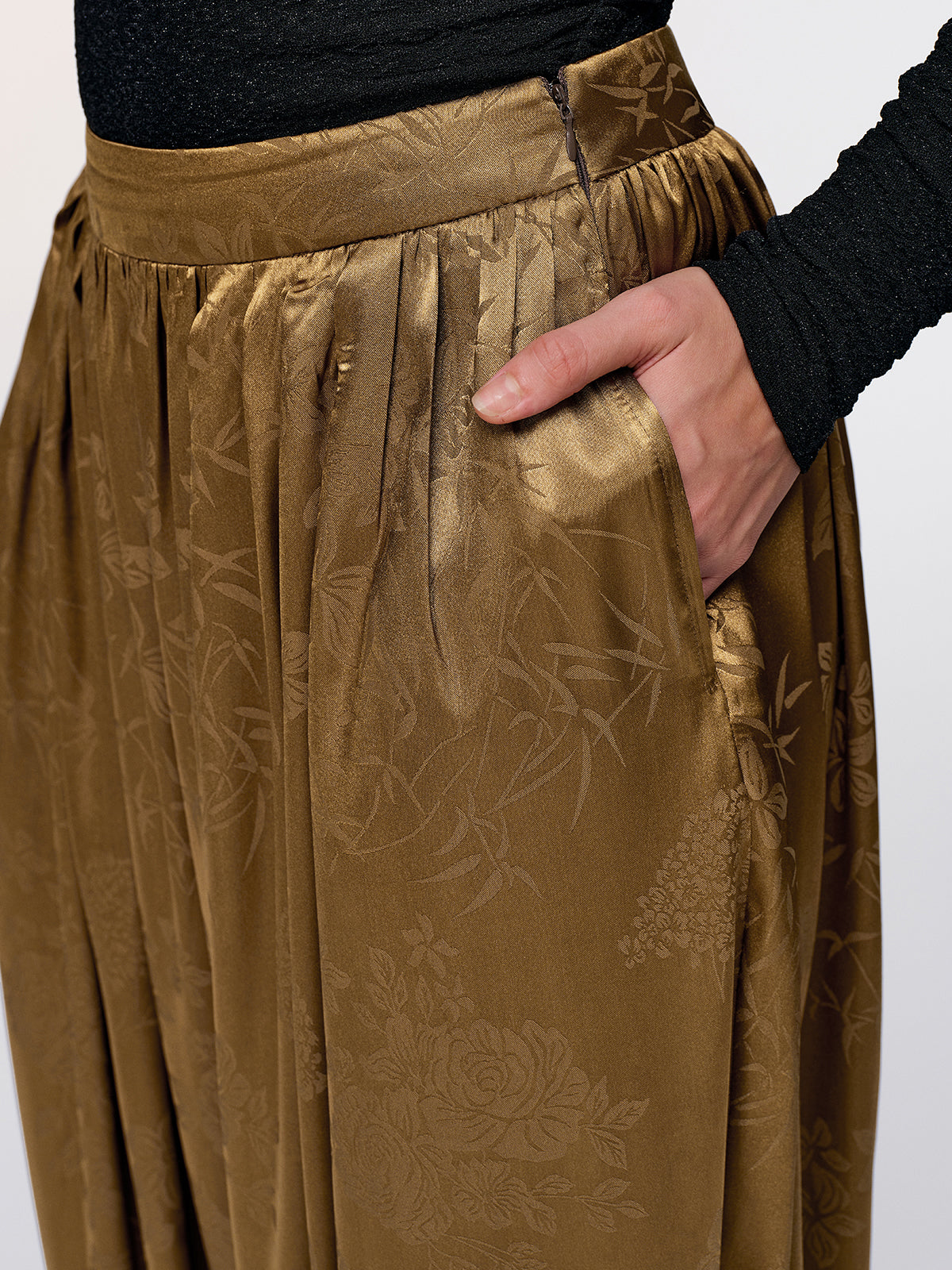 Pantalon Sarouel en Brocart Satiné à Revers aux Chevilles