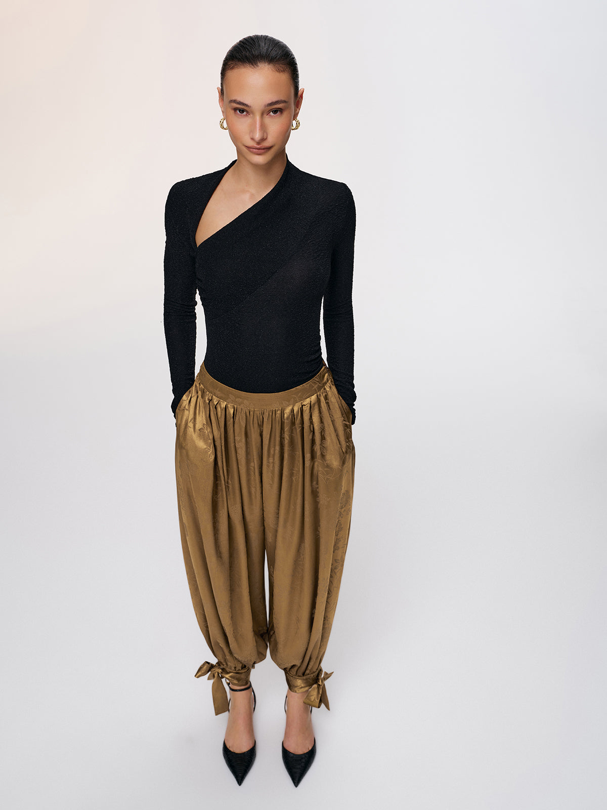 Asymmetrisches One-Shoulder-Glitzer-Stricktop