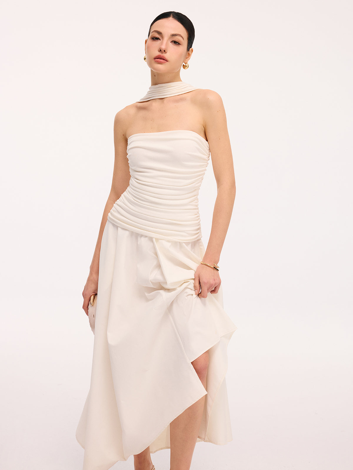 Robe mi-longue asymétrique froncée à licou